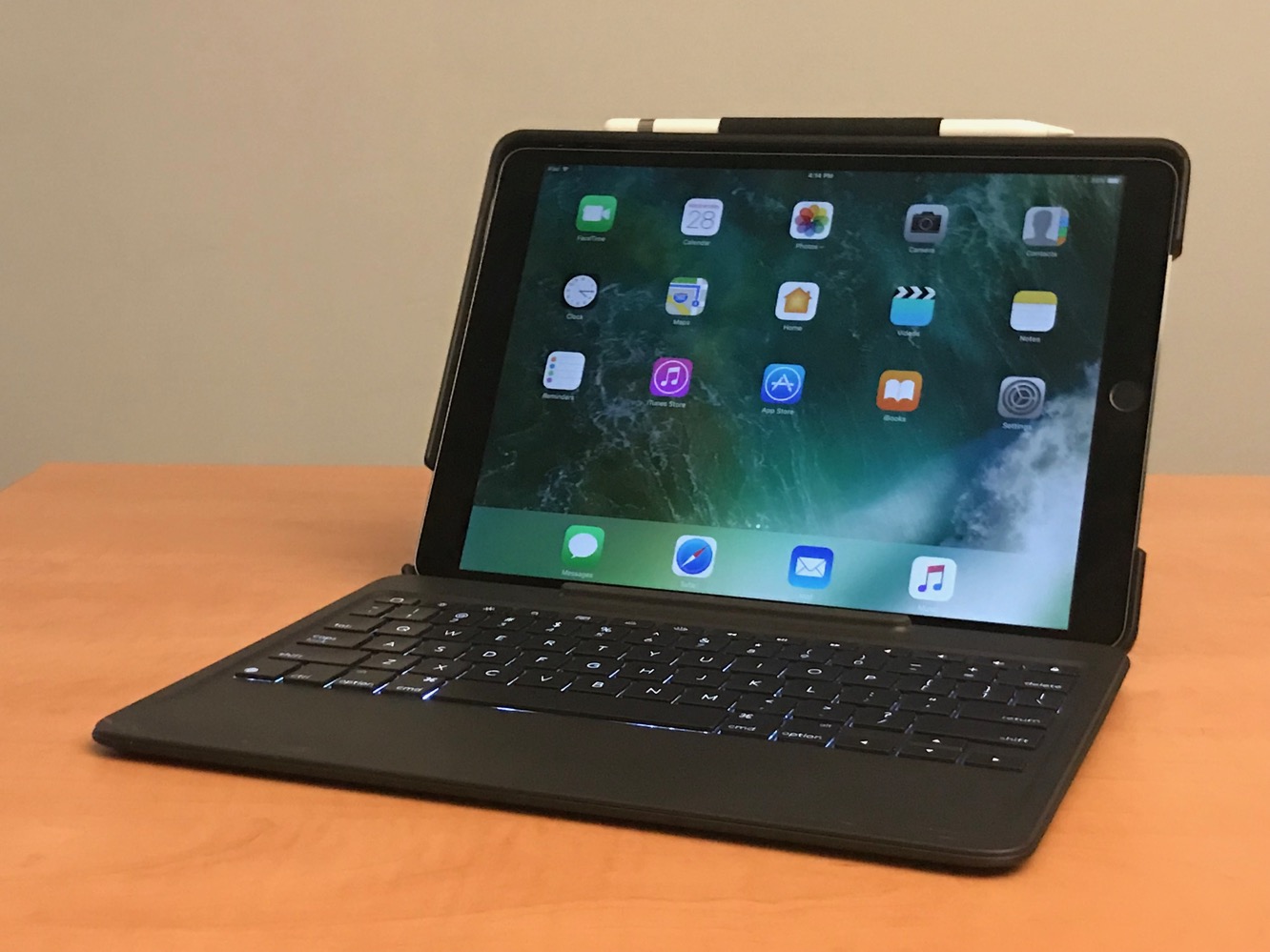 Обзор: Кейс-клавиатура Logitech Slim Combo для iPad Pro 10.5”
