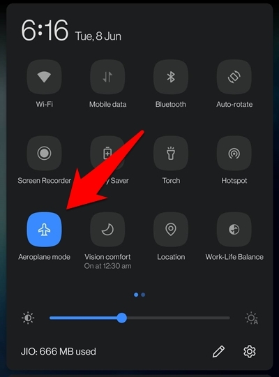 attiva la modalità aereo dalle impostazioni rapide su android