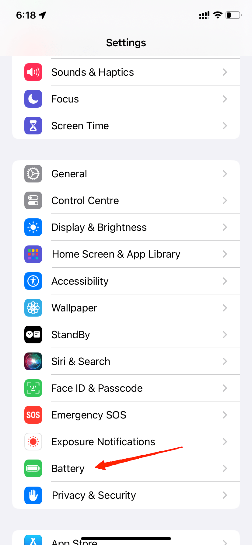 iPhoneの設定アプリを開き、バッテリーセクションに移動します。