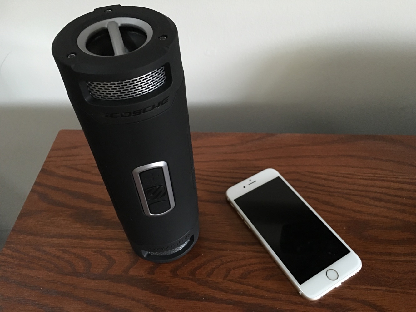 レビュー: Scosche boomBOTTLE+ 防水ワイヤレススピーカー