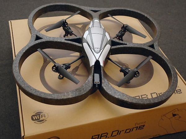 리뷰: Parrot AR.Drone Wi-Fi 쿼드리콥터 (iPhone, iPod touch + iPad용)