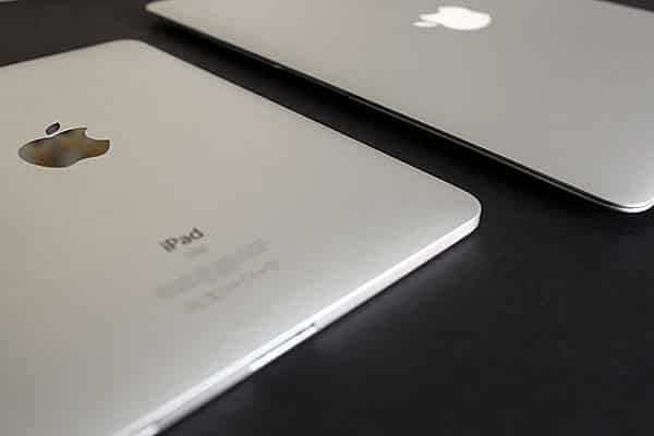 2010年のMacBook Air：画面品質 + プロの代わりになるのか？
