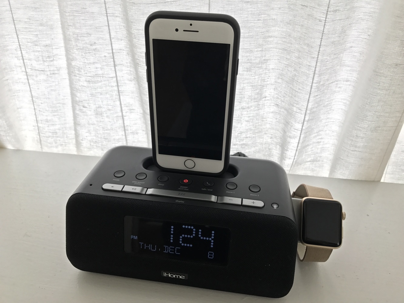 리뷰: iHome iPLWBT5 아이폰 및 애플 워치를 위한 도킹 시계 라디오