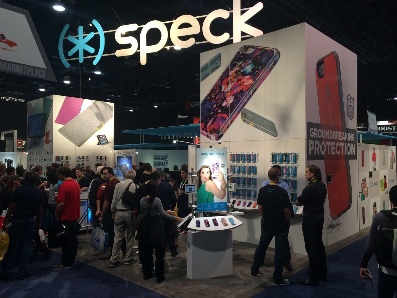 2015年CESのiProductsマーケットプレイスのブース