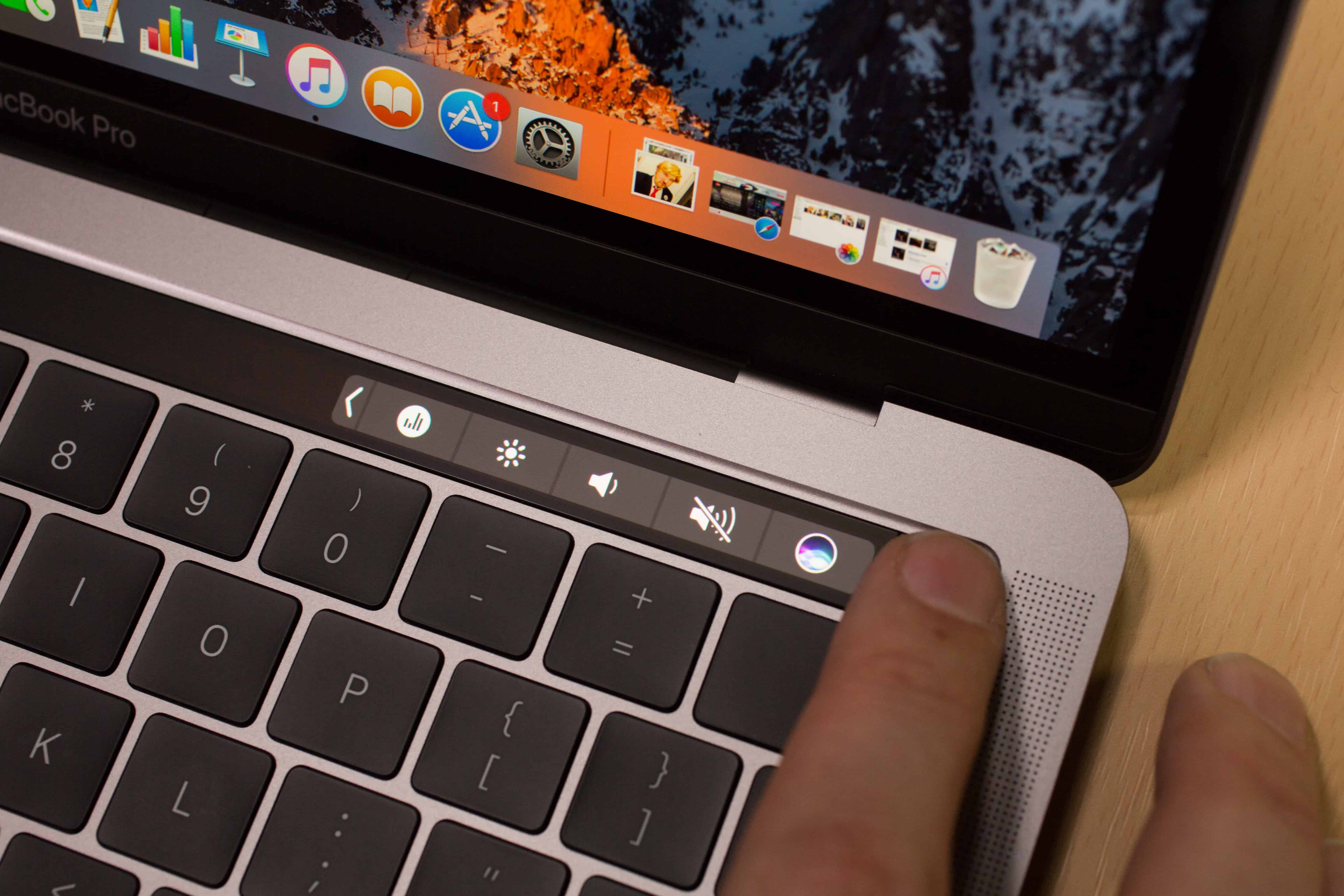 La Touch Bar del MacBook Pro potrebbe ricevere feedback aptico Force Touch