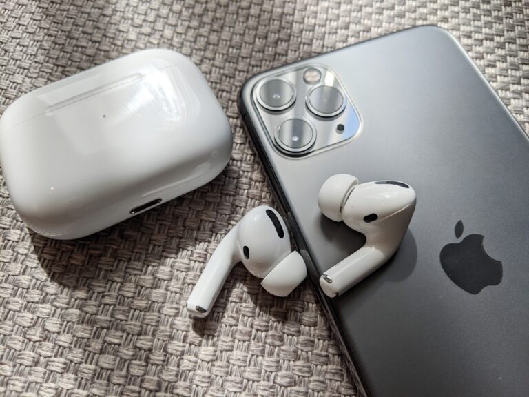Perché i miei AirPods continuano a mettere in pausa?