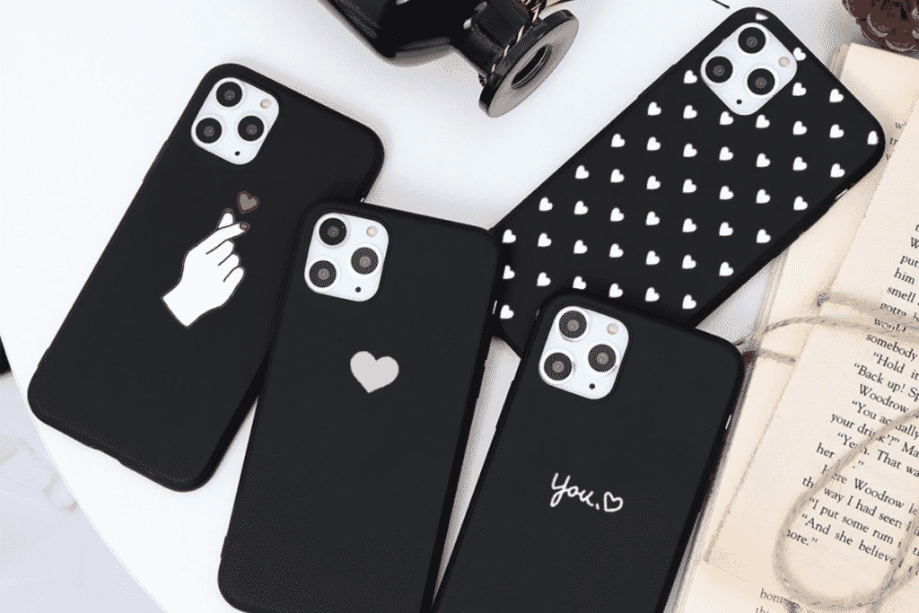 Мягкий чехол Love для iPhone 12