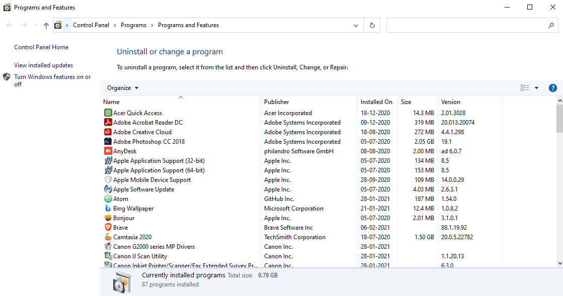 Aparecerá la ventana Desinstalar o cambiar un programa. Desplázate hacia abajo y busca McAfee y desinstálalo de tu sistema