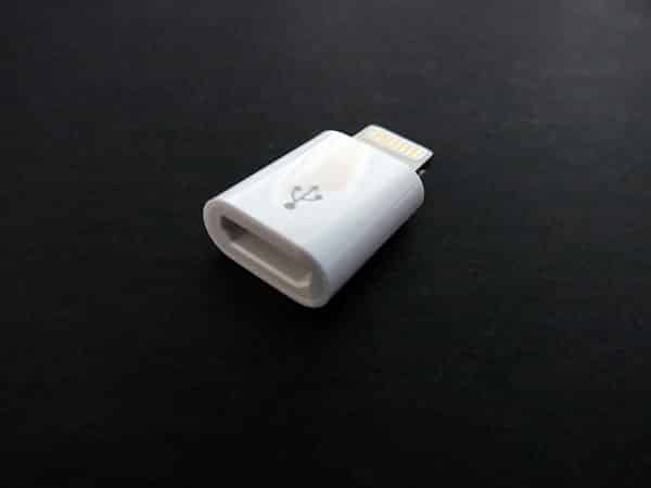 Primeira Impressão: Adaptador Apple Lightning para Micro USB