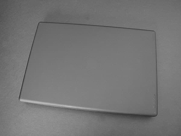 El MacBook Pro Negro, Cortesía de Incase Designs