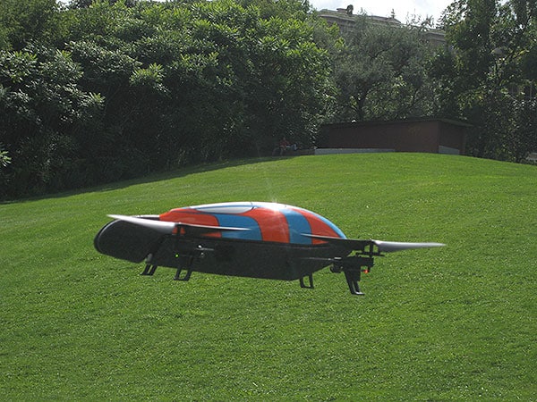 리뷰: Parrot AR.Drone Wi-Fi 쿼드리콥터 (iPhone, iPod touch + iPad용)
